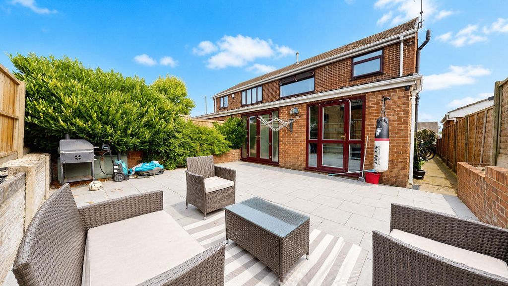Property photo 2 of 24 Bosworth Road Rear Garden