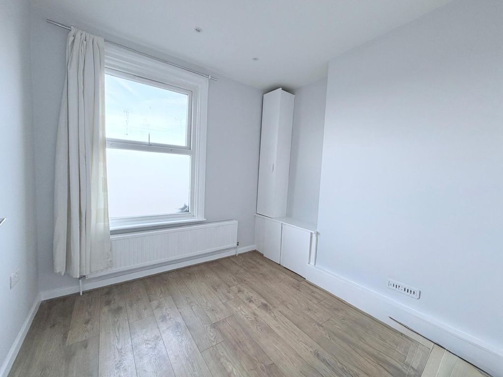 Property photo 3 of 5 Bedroom