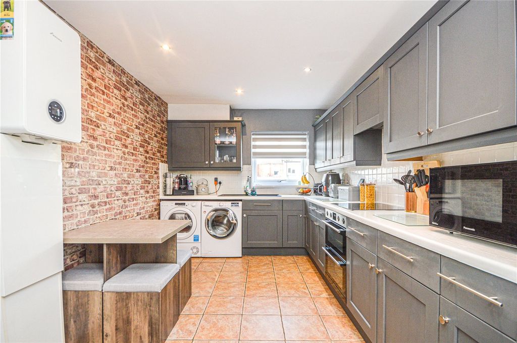 Property photo 2 of 14 Kitchen