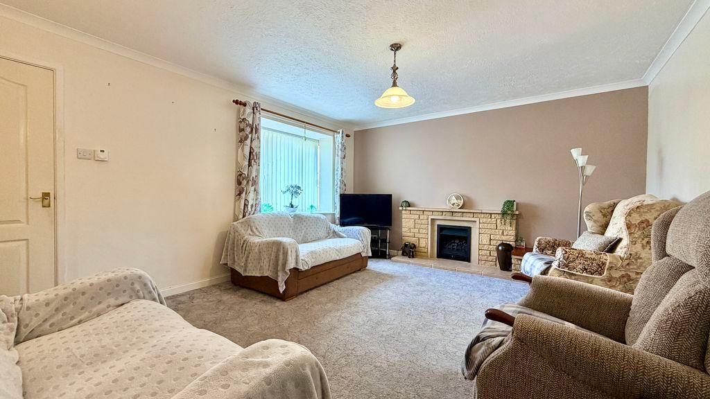Property photo 3 of 15 Sitting Room