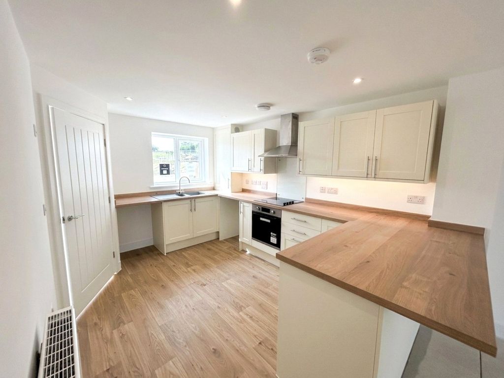 Property photo 3 of 13 Example