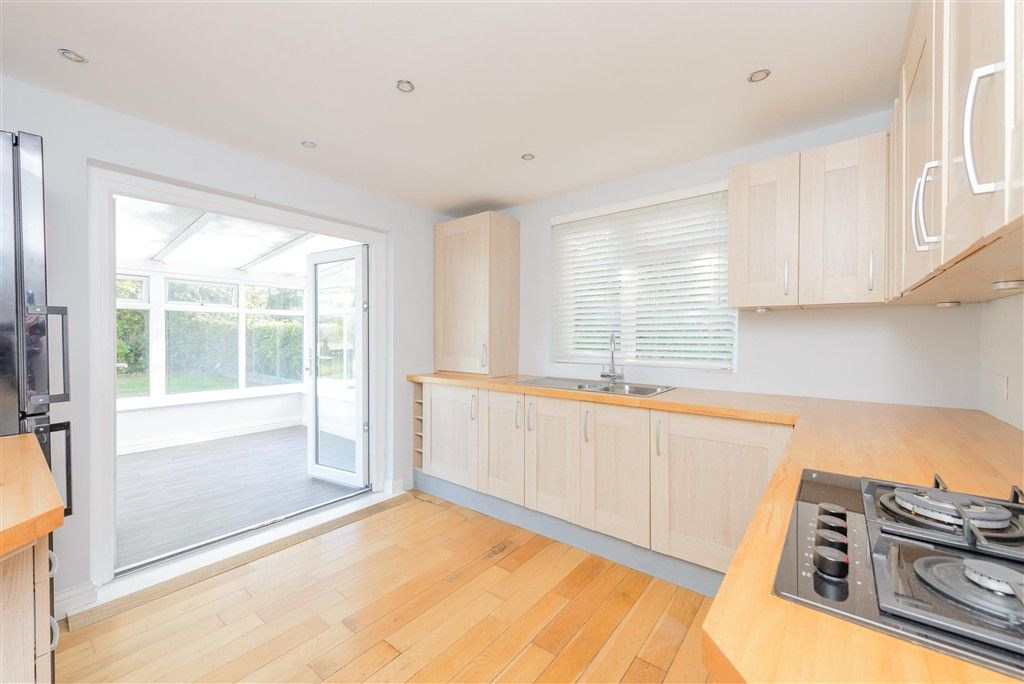 Property photo 3 of 12 Kitchen