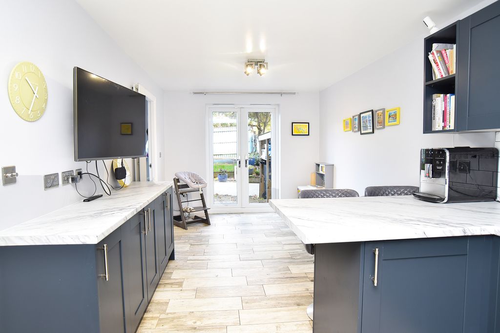 Property photo 3 of 25