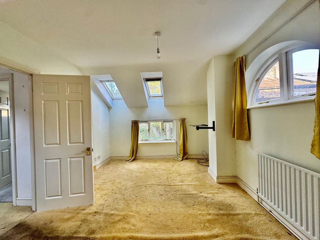 Property photo 2 of 6