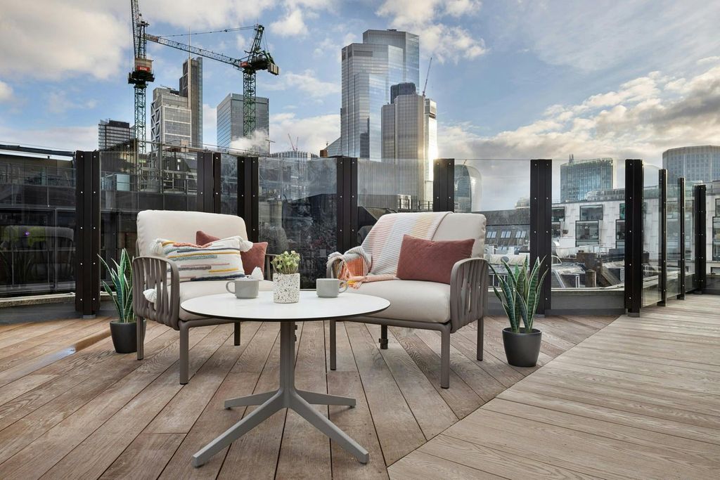 Property photo 2 of 17 Terrace