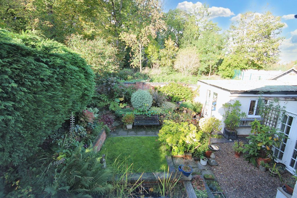 Property photo 1 of 18 Rear Garden