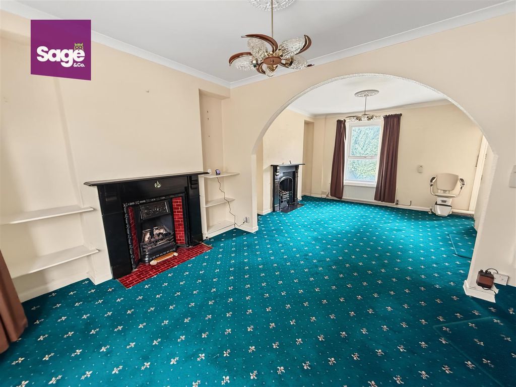 Property photo 2 of 33