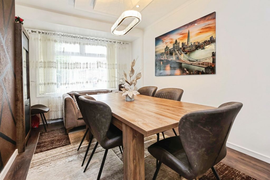 Property photo 2 of 28 Pbox-Img.Jpg
