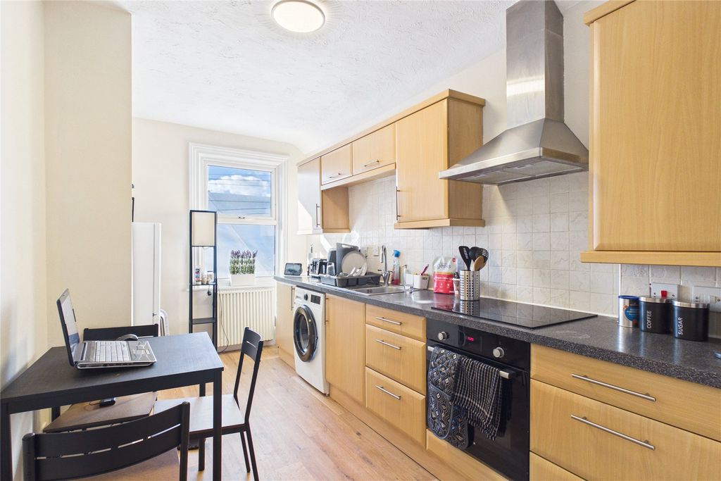 Property photo 2 of 6 Picture No. 11