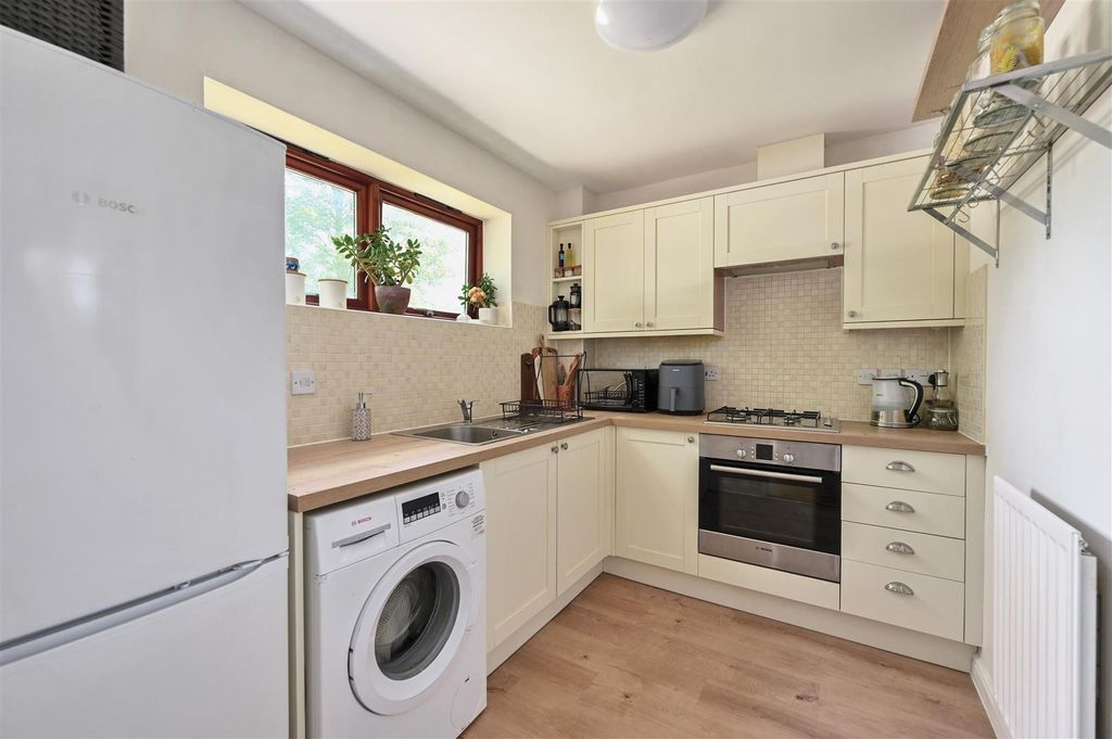 Property photo 2 of 10 Kitchen