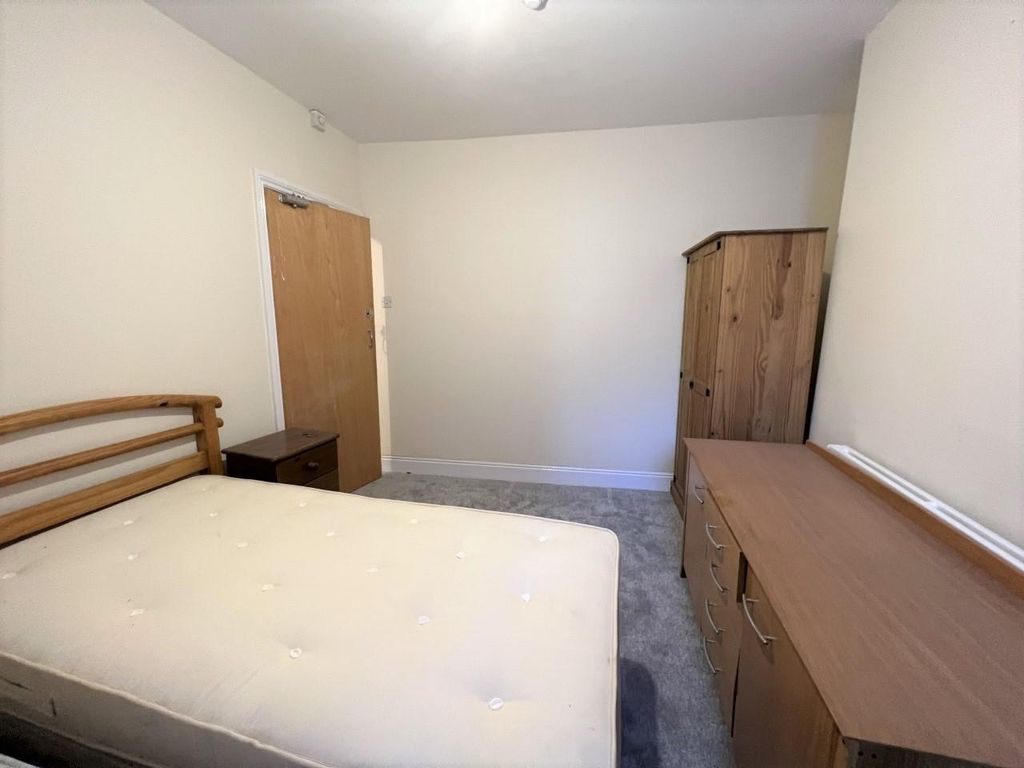 Property photo 1 of 14 Bed 3.Jpg