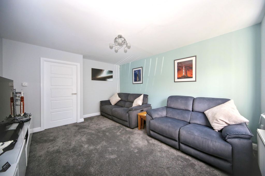 Property photo 2 of 23