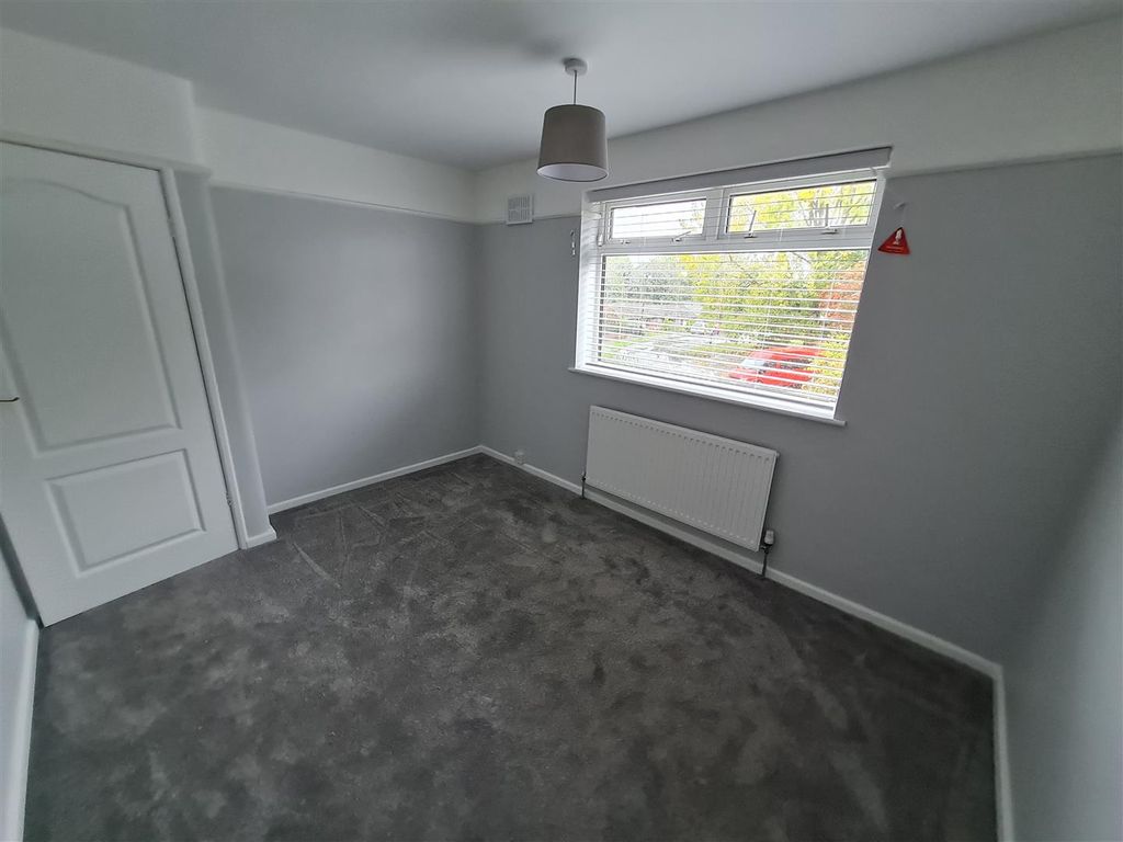 Property photo 3 of 6 Bedroom