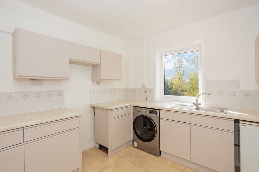 Property photo 3 of 24 Kitchen