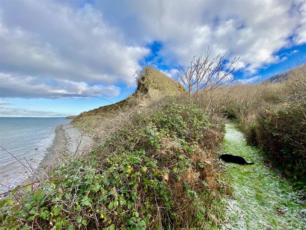 Property photo 3 of 25 7486Cbf4-16DC-49Be-A26F-0B33F1Bc8F17.Jpeg