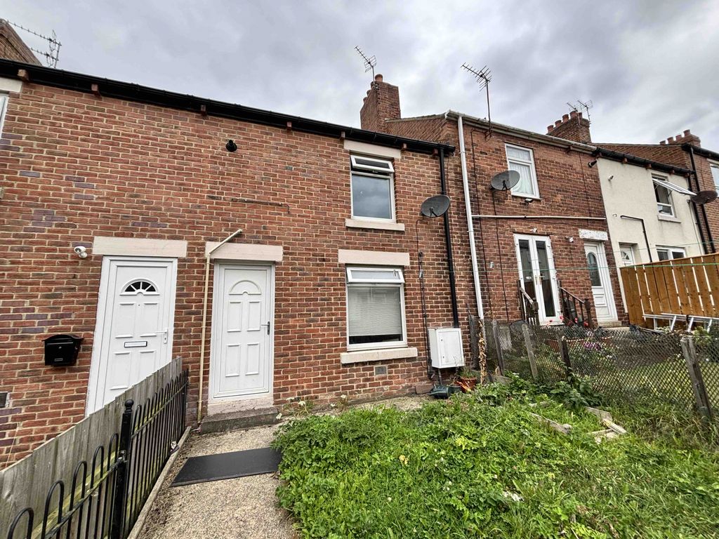 Property photo 1 of 10 Terraced House To Let