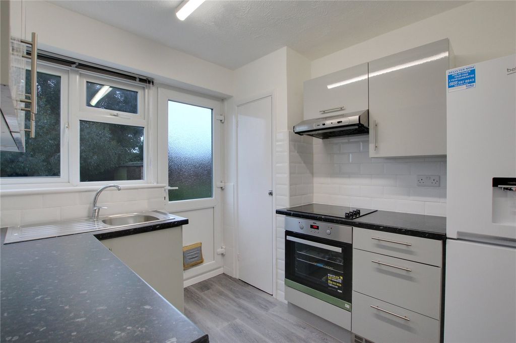 Property photo 3 of 6 Kitchen