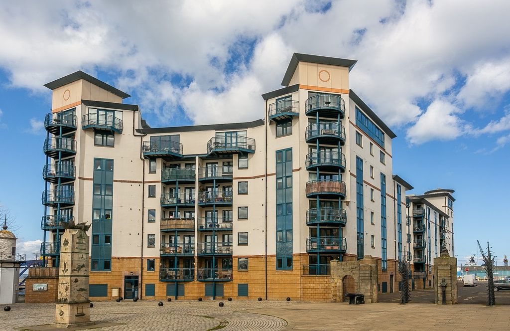 Property photo 1 of 34