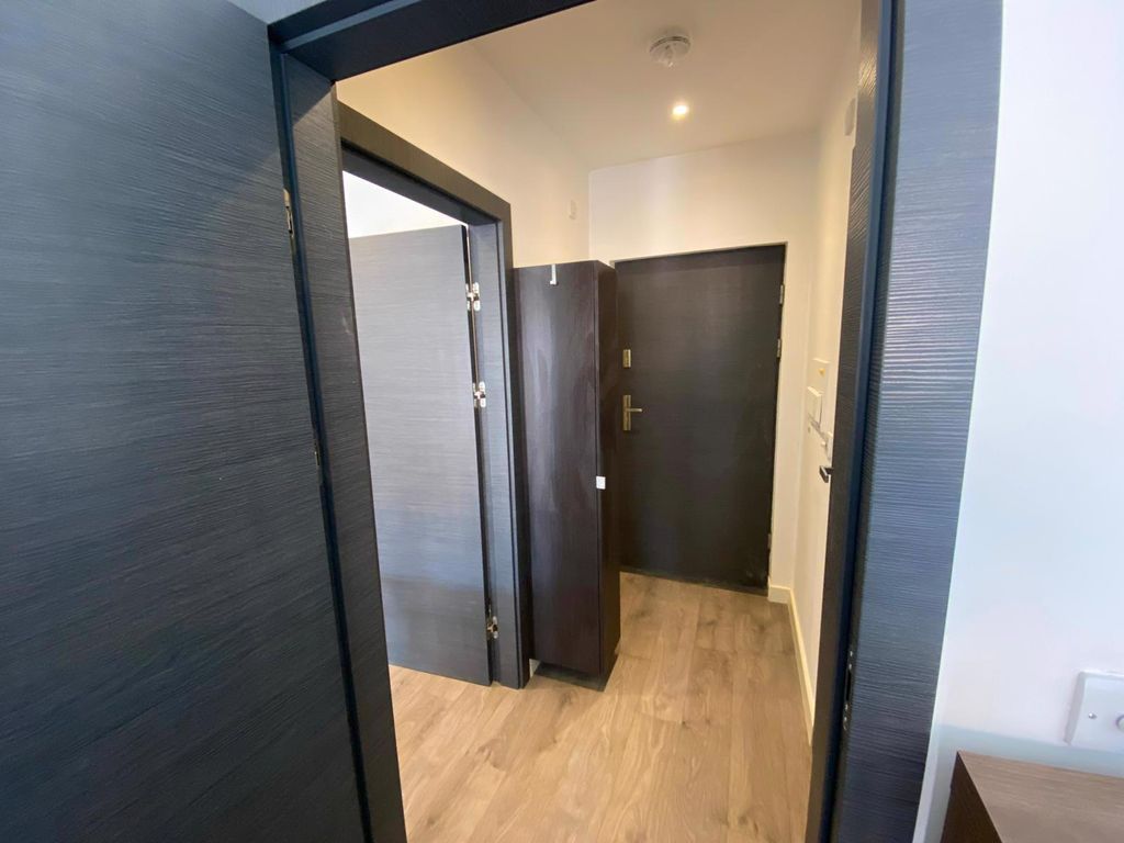 Property photo 3 of 18 Hallway