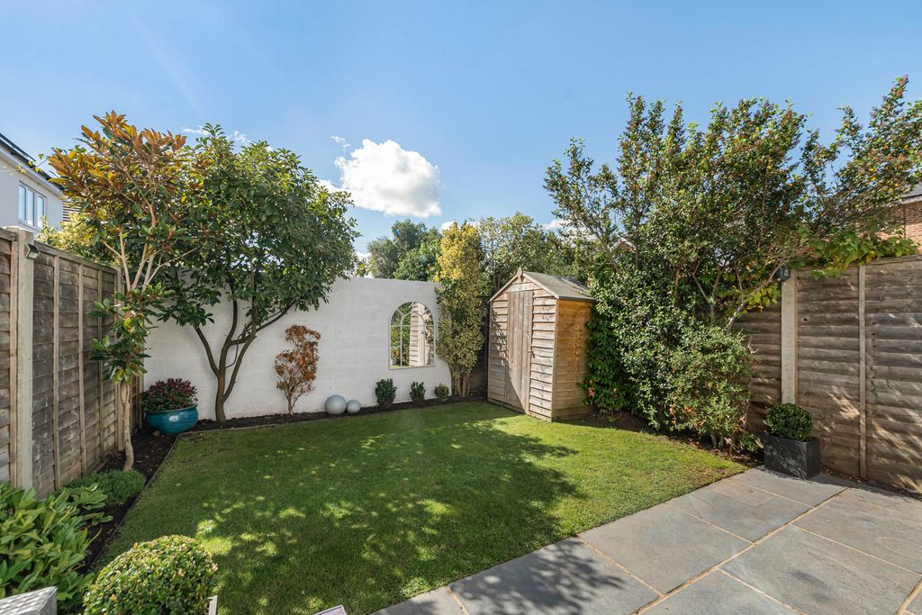 Property photo 2 of 23 Garden