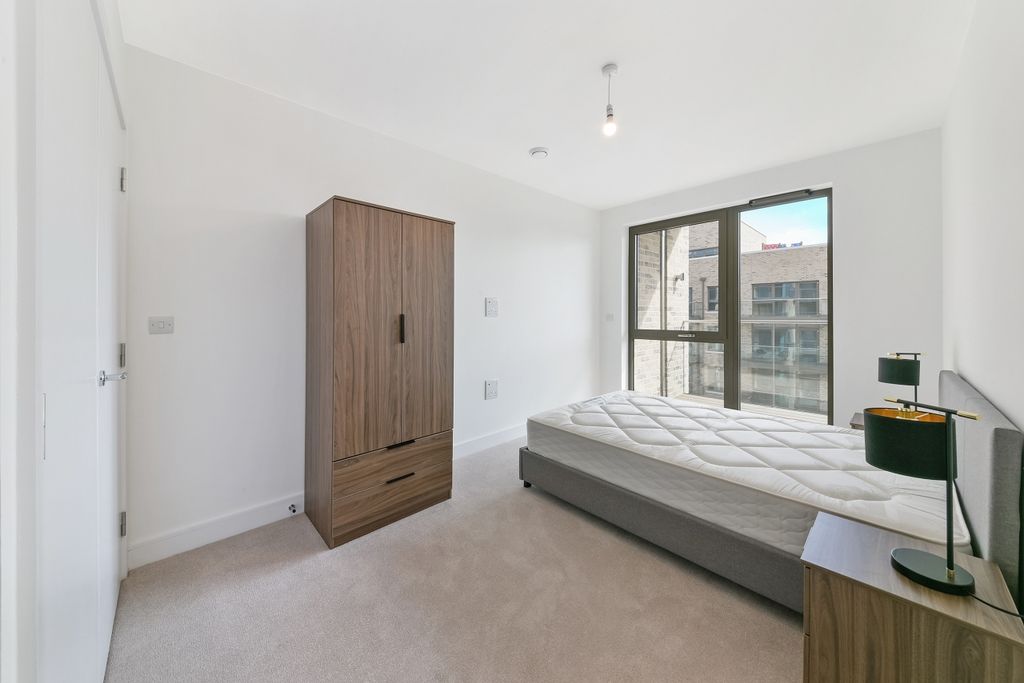 Property photo 3 of 9 Bedroom