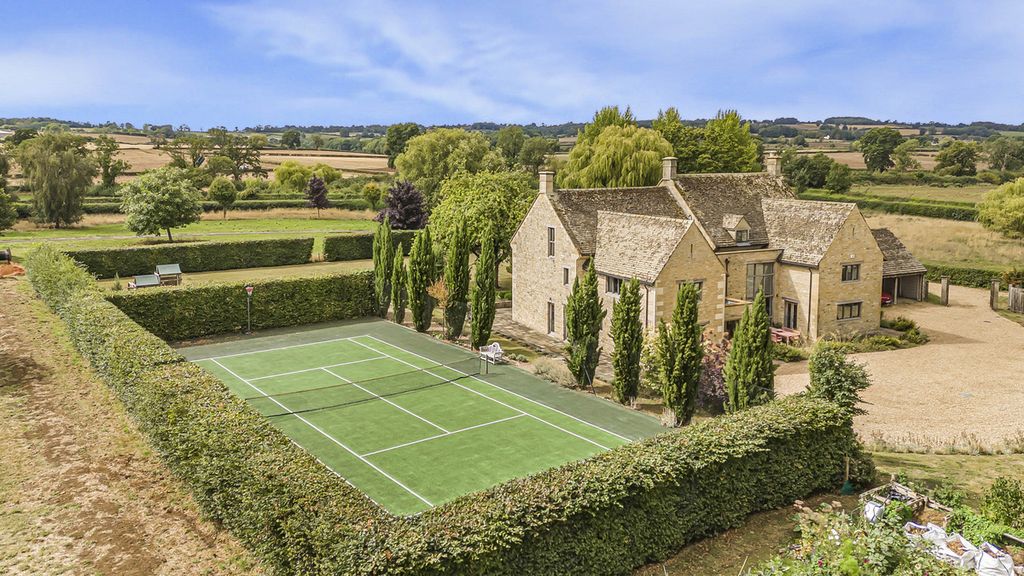 Property photo 2 of 33