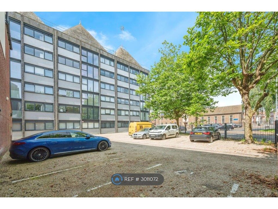 Property photo 1 of 10 Crown House