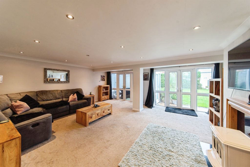 Property photo 2 of 23