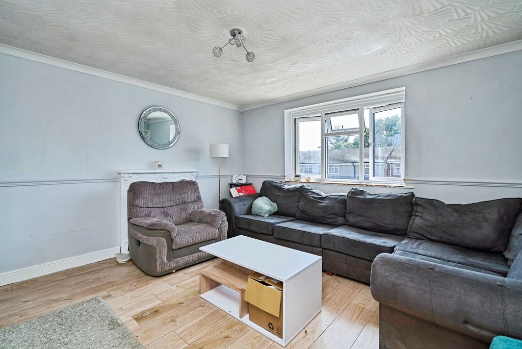Property photo 3 of 10 2