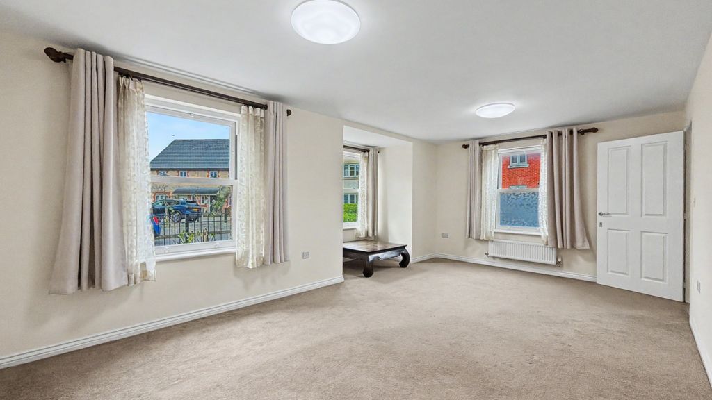 Property photo 3 of 14 4582053