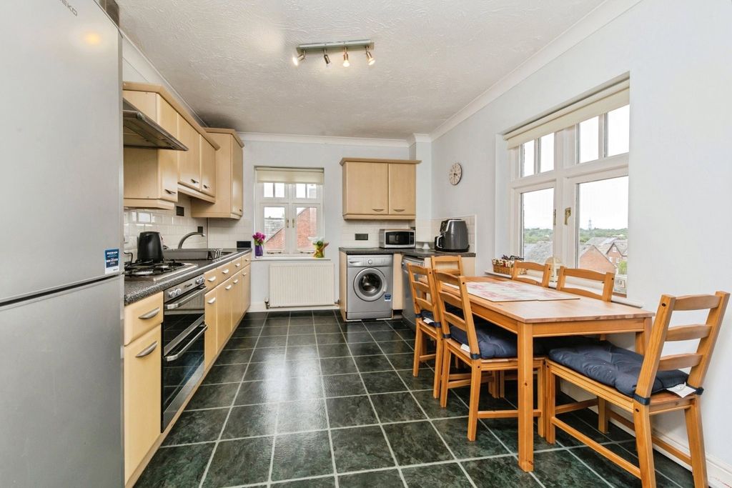 Property photo 3 of 17 Photo