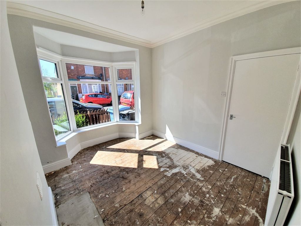 Property photo 2 of 11 Front Lounge
