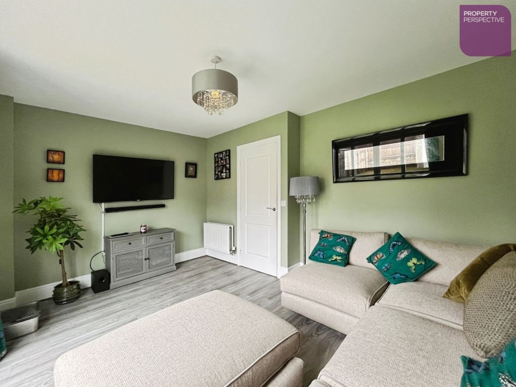 Property photo 3 of 18 Living Room