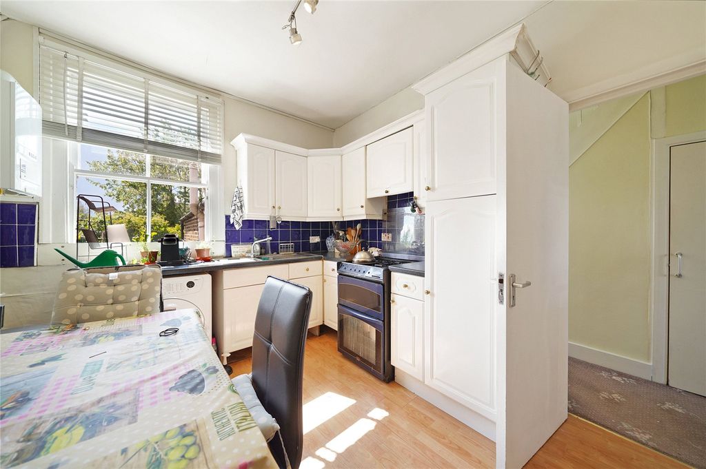 Property photo 2 of 18 Picture No. 11