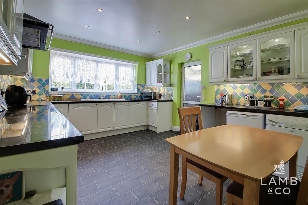 Property photo 2 of 9