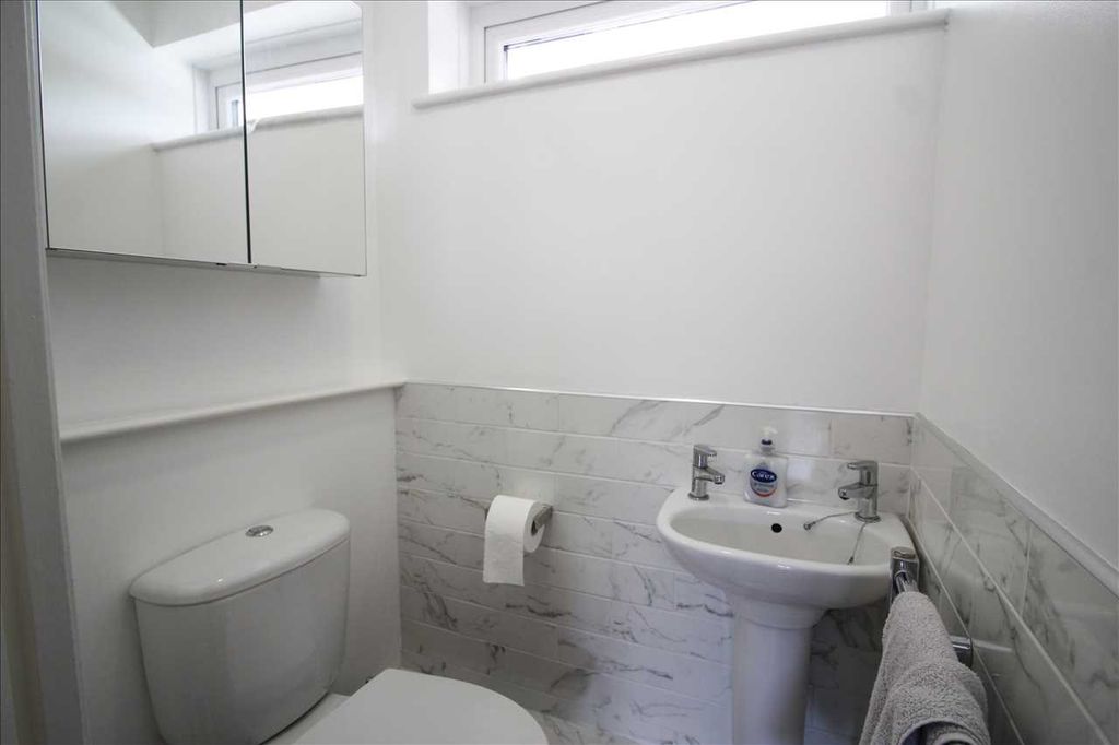 Property photo 3 of 17 Cloakroom
