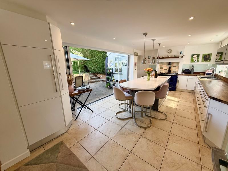 Property photo 2 of 20 Kitchen