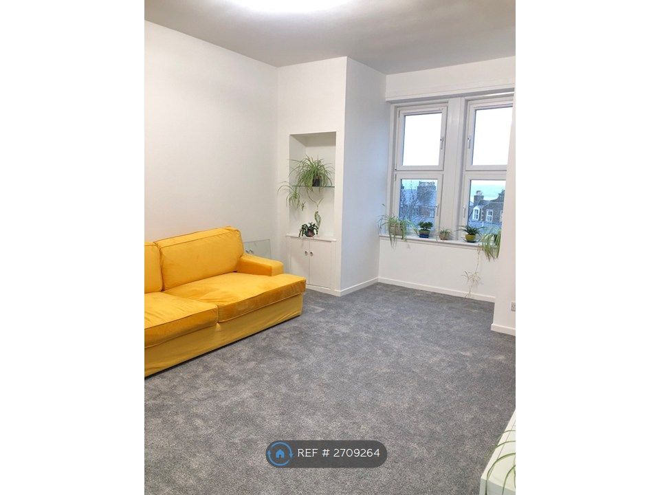 Property photo 2 of 21 Living Room