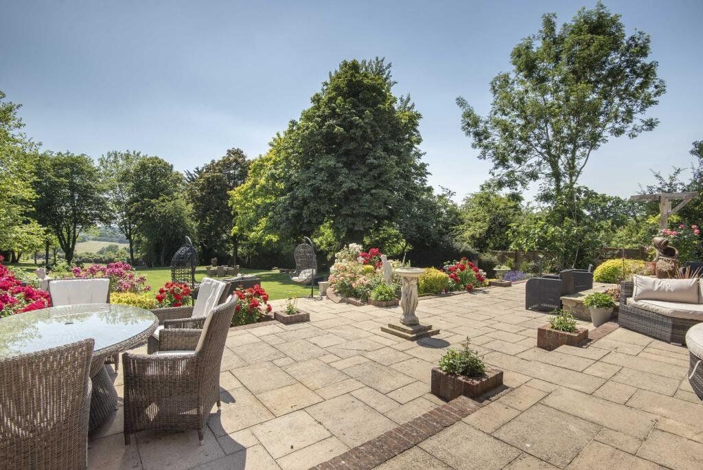 Property photo 2 of 25 Picture No. 29