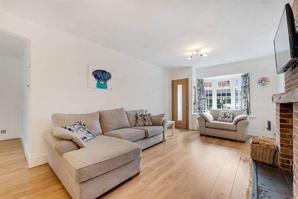 Property photo 3 of 18 Lounge