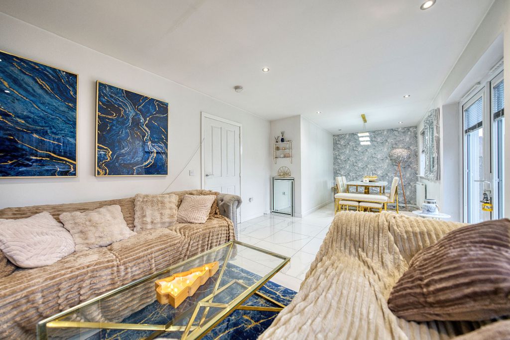 Property photo 3 of 32