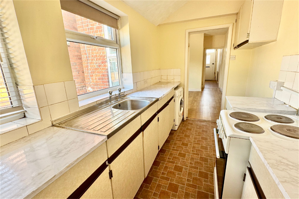 Property photo 3 of 11 Kitchen