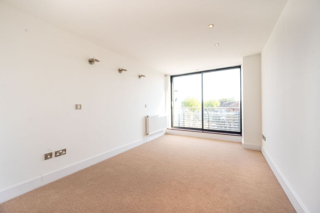 Property photo 3 of 9