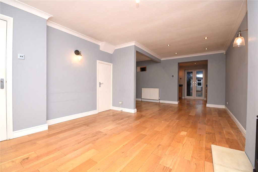 Property photo 2 of 15 Picture No. 21