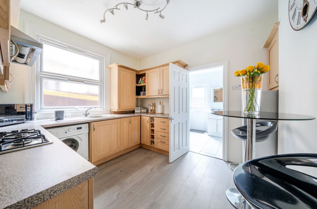 Property photo 3 of 10 1311150-9-684c39d...