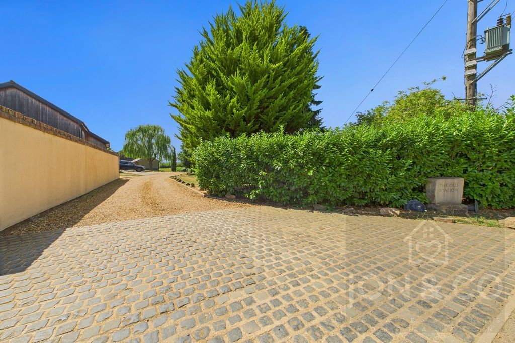 Property photo 2 of 30