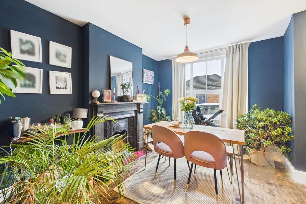 Property photo 3 of 20 Cam01254G0-Pr0369-Still003.Jpg