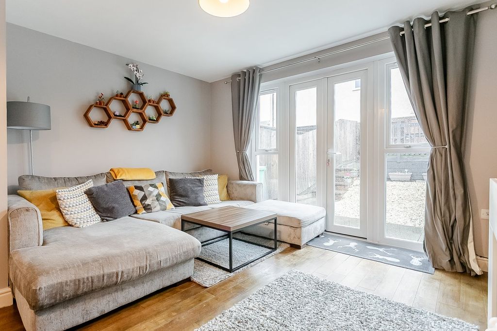 Property photo 3 of 28