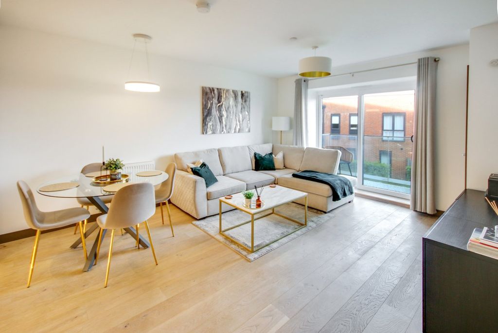 Additional image 4 of 2 bed flat for saleQueens Road, East Grinstead RH19
