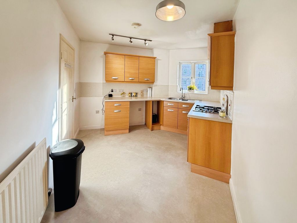 Property photo 1 of 6 Kitchen